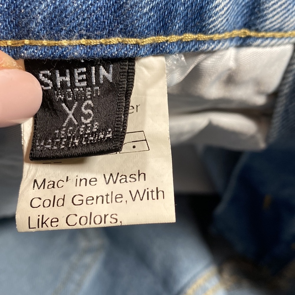 Shein • Floral Appliqué Distressed Denim Skirt - Picture 8 of 12